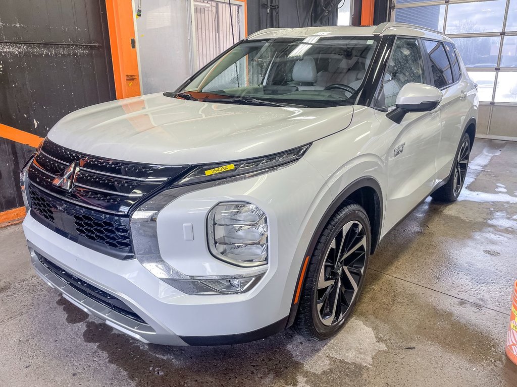 Mitsubishi OUTLANDER PHEV  2023 à St-Jérôme, Québec - 1 - w1024h768px