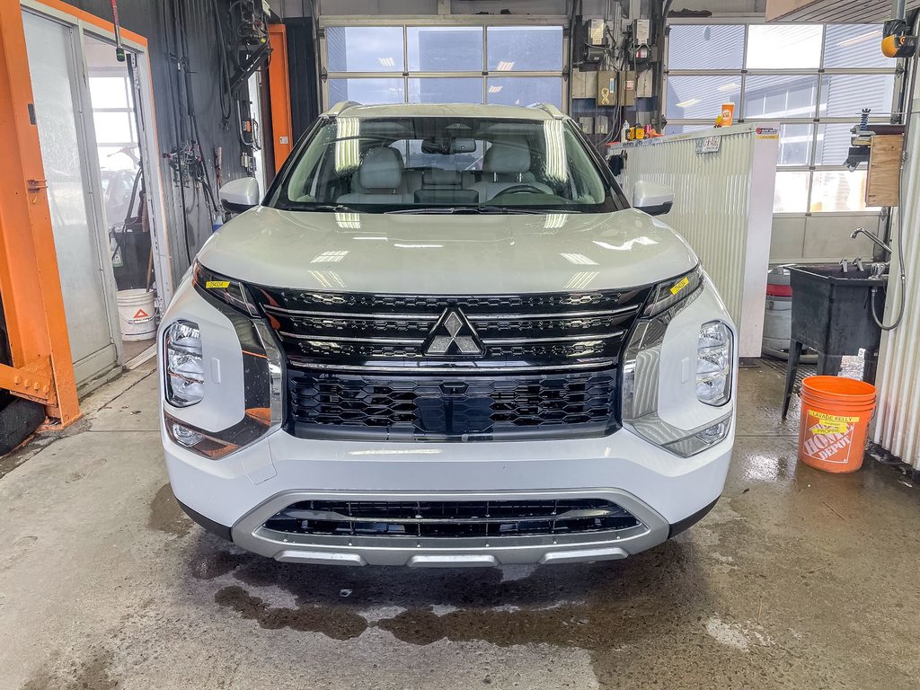 Mitsubishi OUTLANDER PHEV  2023 à St-Jérôme, Québec - 6 - w1024h768px