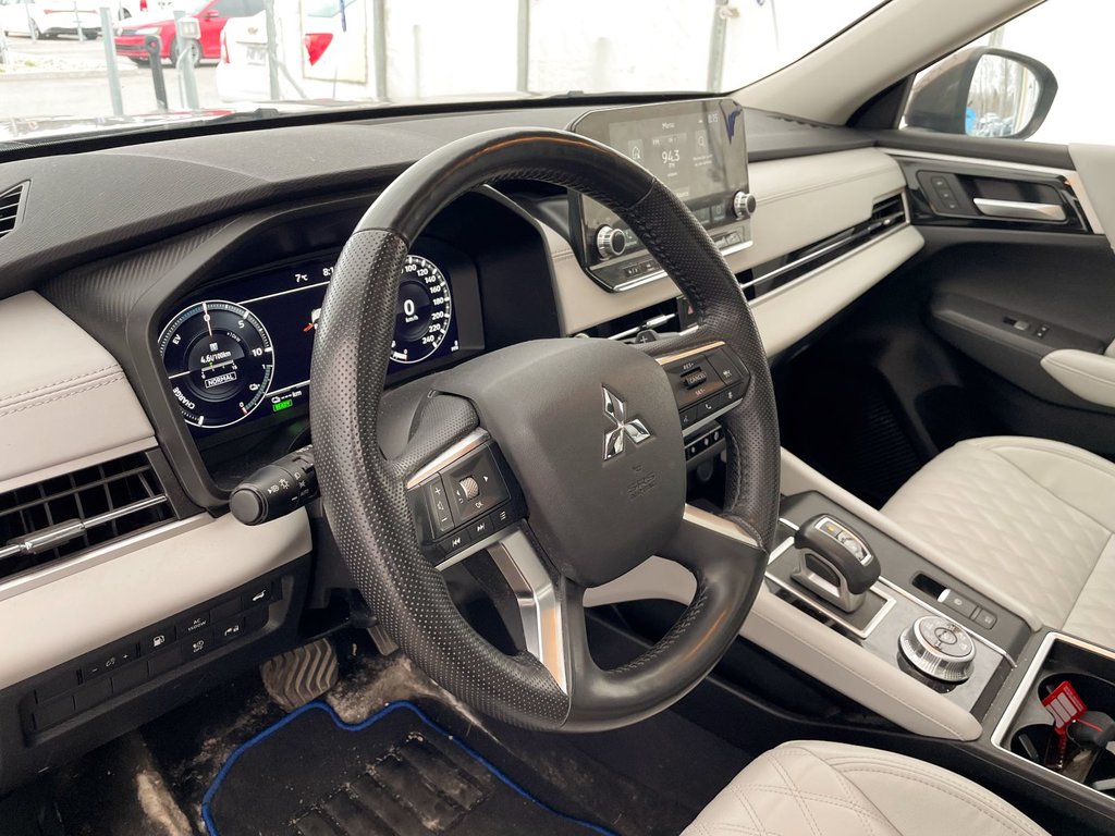 Mitsubishi Outlander Plug-In Hybrid  2024 à St-Jérôme, Québec - 5 - w1024h768px