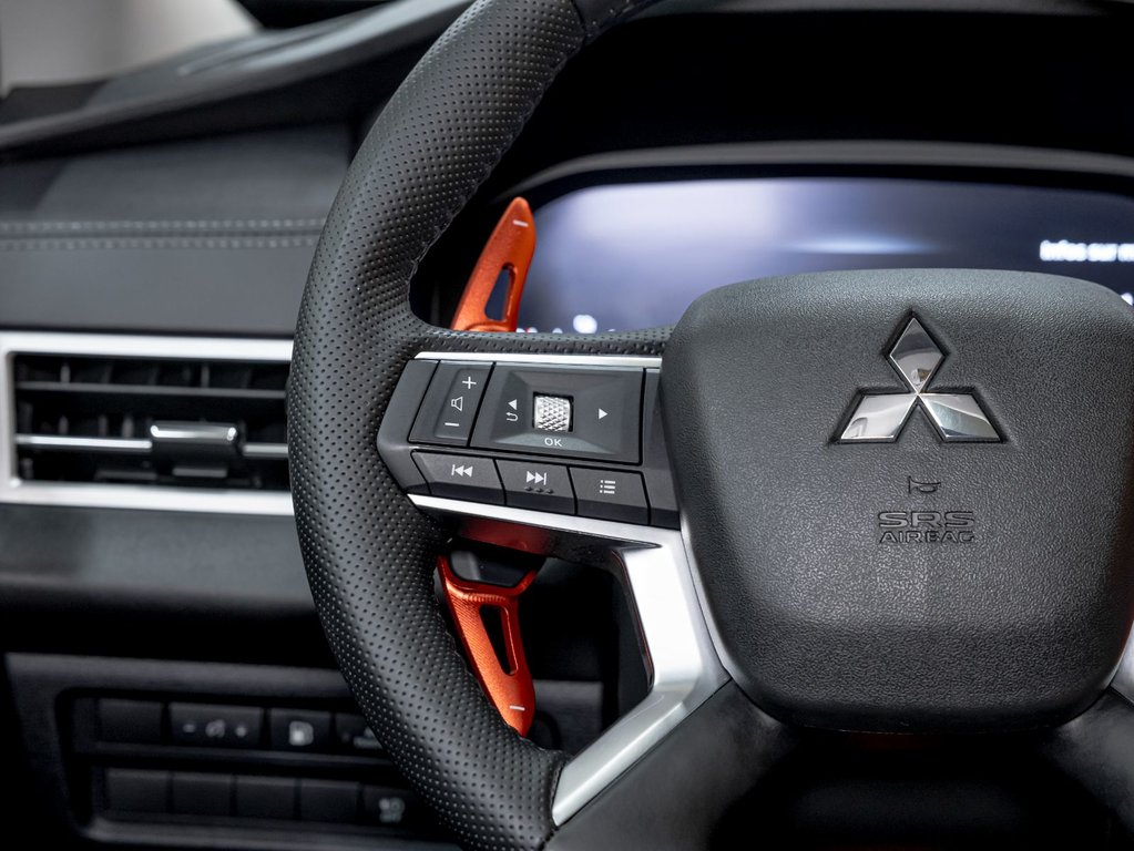 2024 Mitsubishi Outlander Plug-In Hybrid in St-Jérôme, Quebec - 15 - w1024h768px