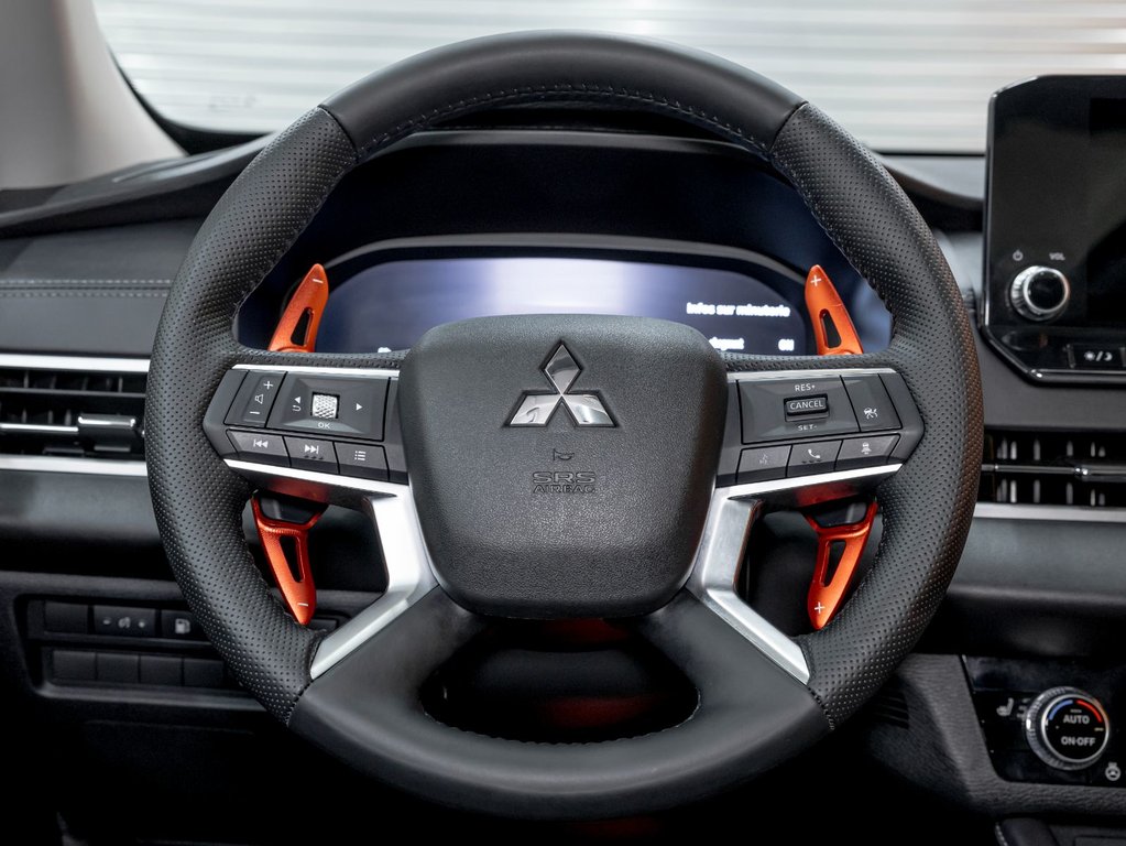 2024 Mitsubishi Outlander Plug-In Hybrid in St-Jérôme, Quebec - 14 - w1024h768px
