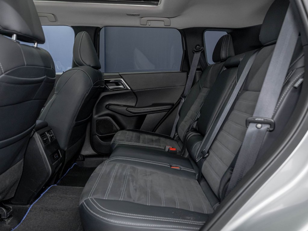 Mitsubishi Outlander Plug-In Hybrid  2024 à St-Jérôme, Québec - 28 - w1024h768px