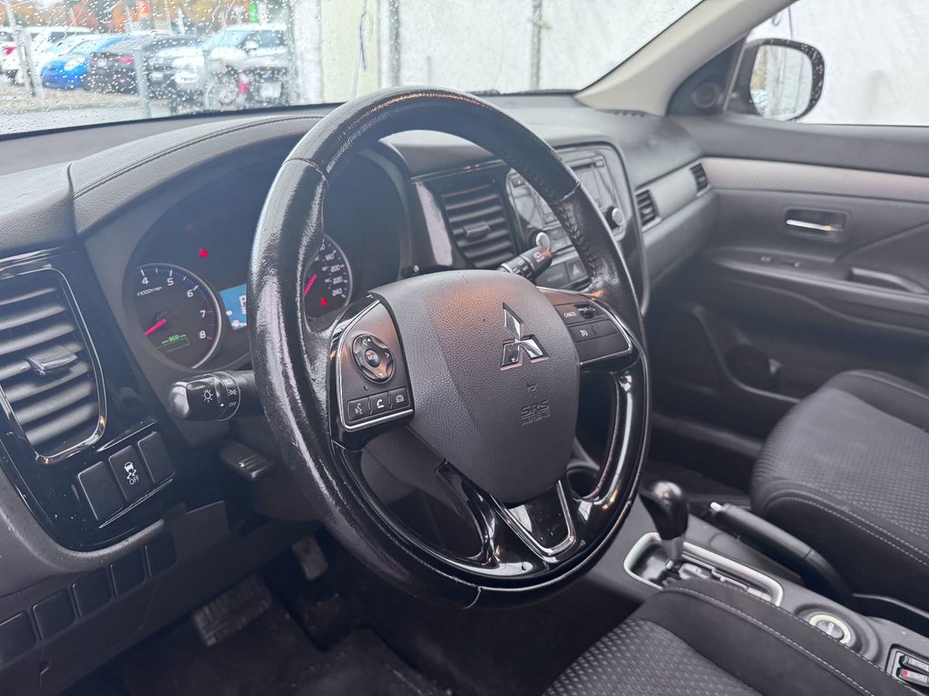 2016 Mitsubishi Outlander in St-Jérôme, Quebec - 3 - w1024h768px