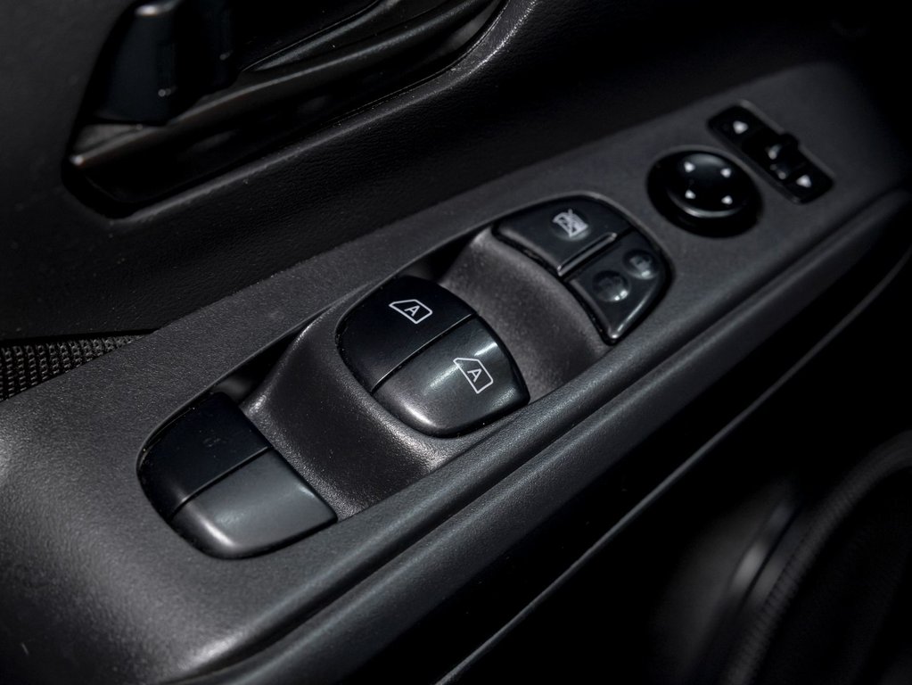 2021 Nissan Kicks in St-Jérôme, Quebec - 23 - w1024h768px