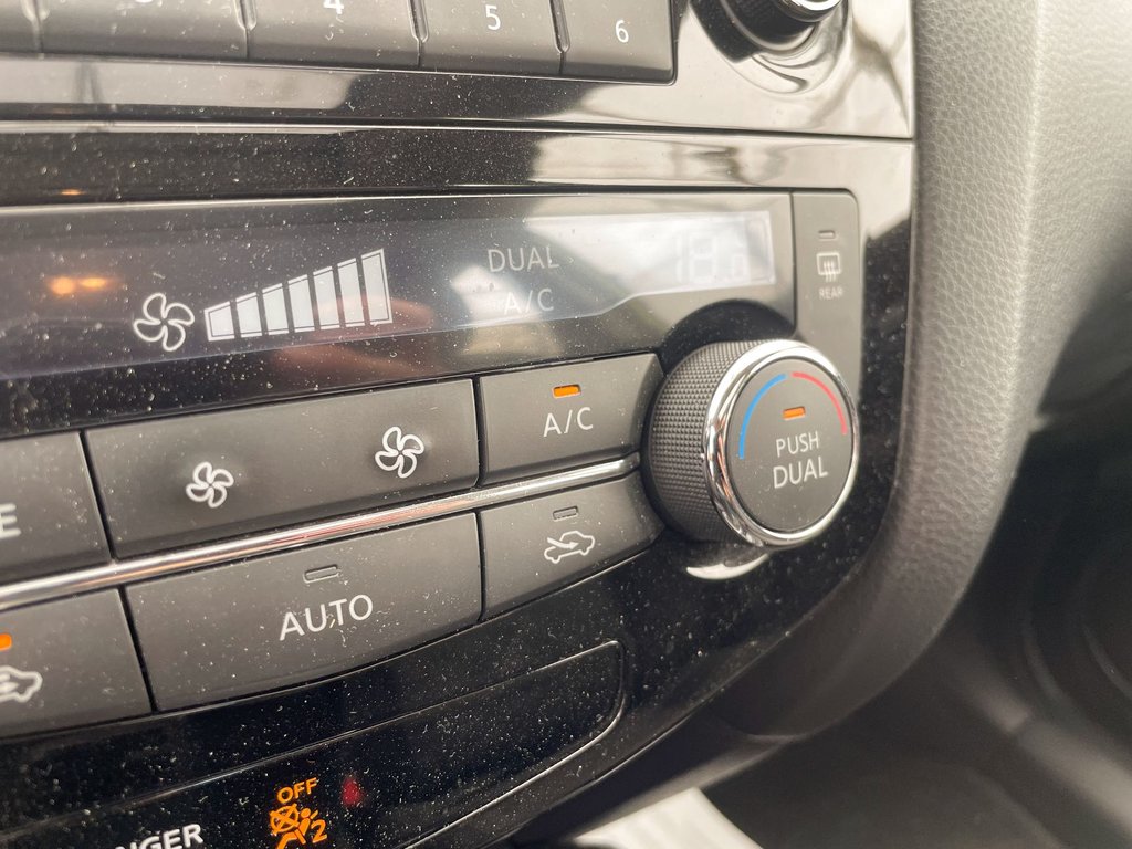 2017 Nissan Qashqai in St-Jérôme, Quebec - 17 - w1024h768px
