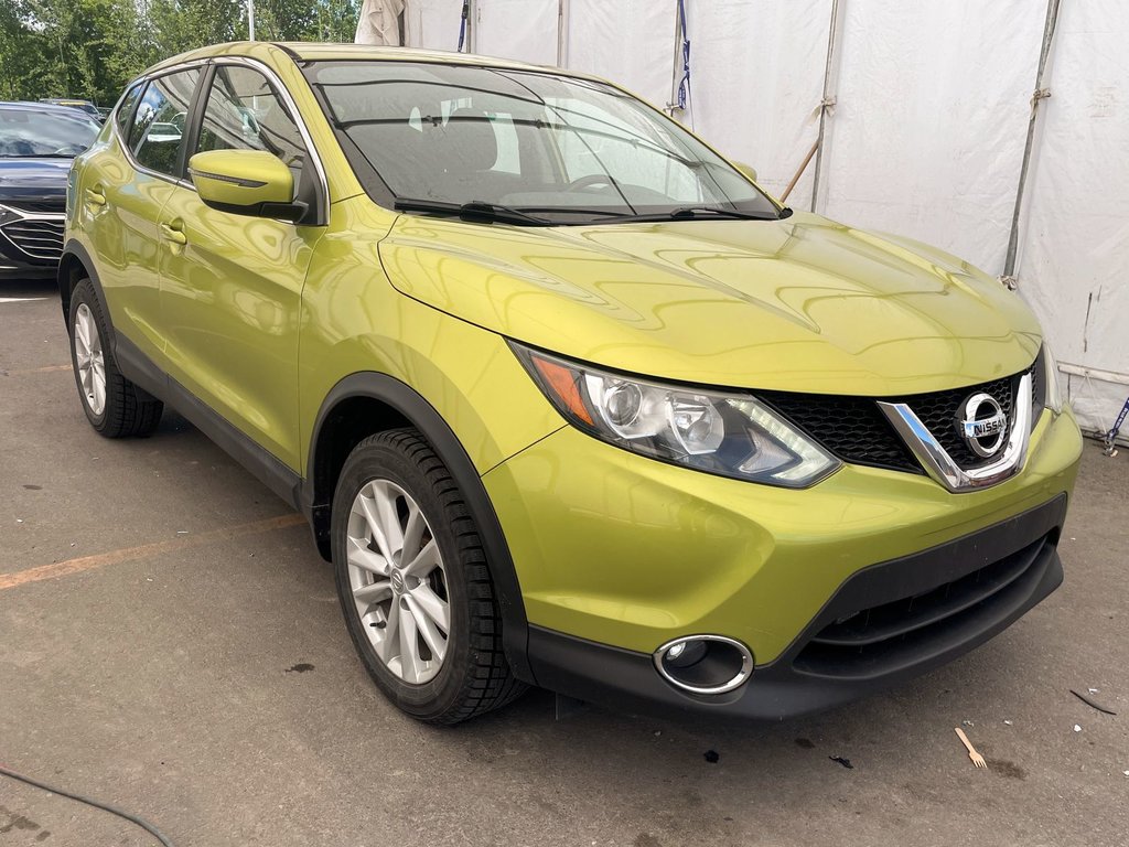 2017 Nissan Qashqai in St-Jérôme, Quebec - 10 - w1024h768px
