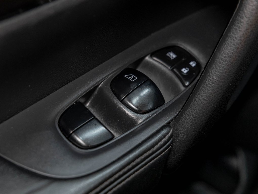 2018 Nissan Rogue in St-Jérôme, Quebec - 24 - w1024h768px