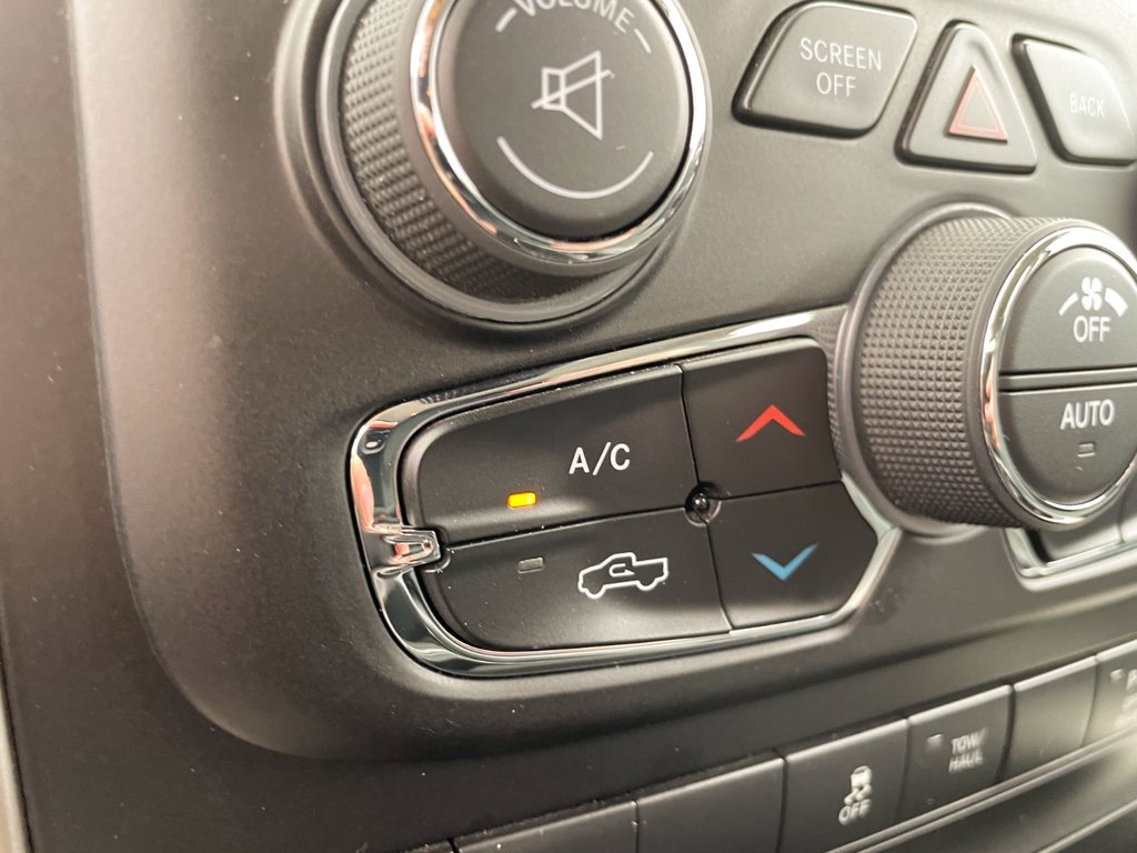 2019 Ram 1500 Classic in St-Jérôme, Quebec - 13 - w1024h768px