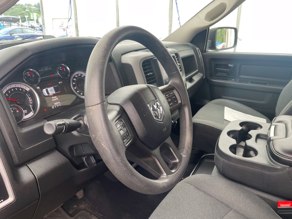 2021 Ram 1500 Classic in St-Jérôme, Quebec - 3 - w1024h768px