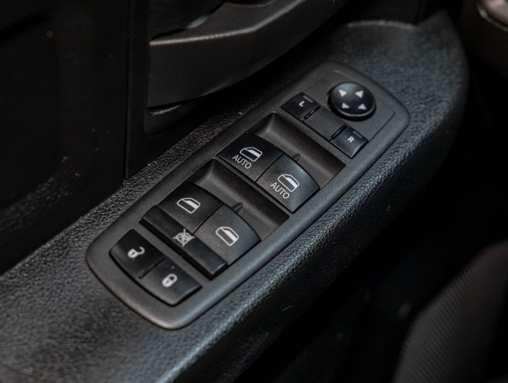 2022 Ram 1500 Classic in St-Jérôme, Quebec - 24 - w1024h768px