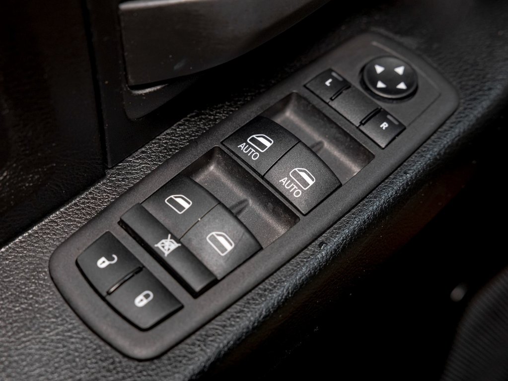 2023 Ram 1500 Classic in St-Jérôme, Quebec - 28 - w1024h768px