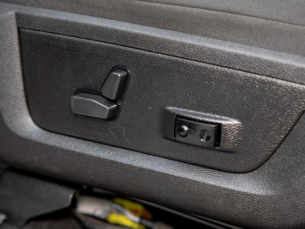 2023 Ram 1500 Classic in St-Jérôme, Quebec - 27 - w1024h768px