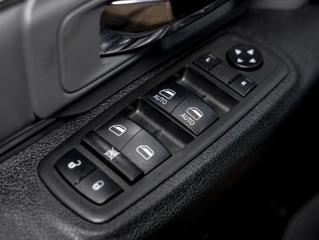 2023 Ram 1500 Classic in St-Jérôme, Quebec - 22 - w1024h768px