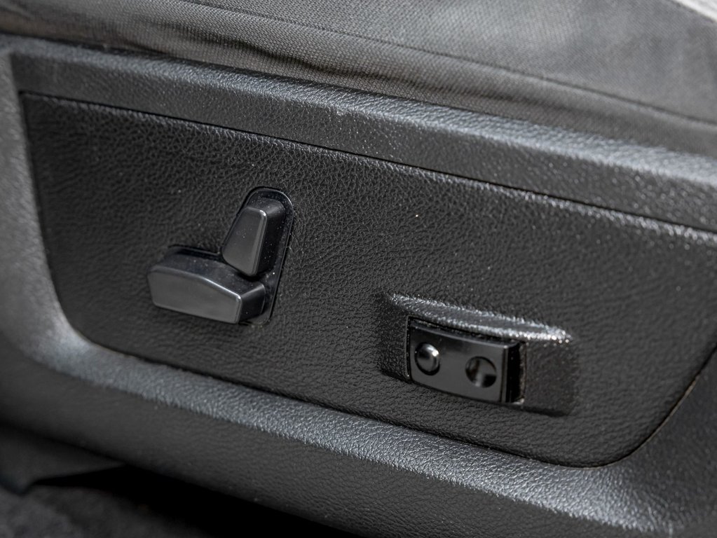 2023 Ram 1500 Classic in St-Jérôme, Quebec - 21 - w1024h768px