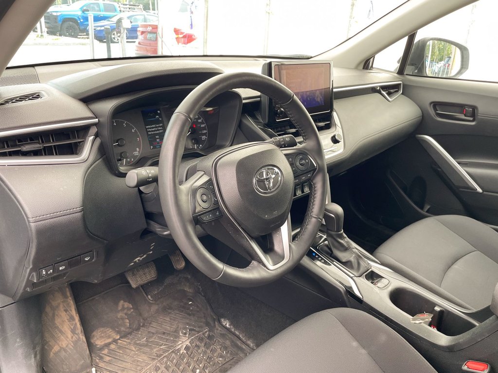 Toyota COROLLA CROSS  2024 à St-Jérôme, Québec - 3 - w1024h768px