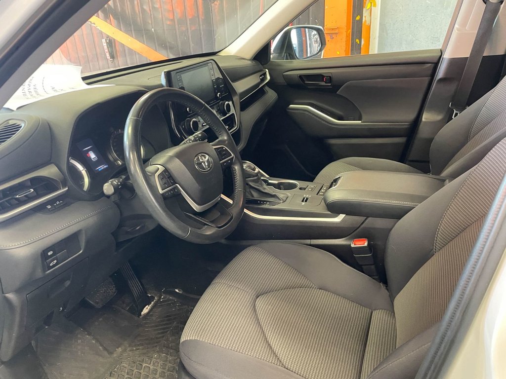 2022 Toyota Highlander in St-Jérôme, Quebec - 3 - w1024h768px