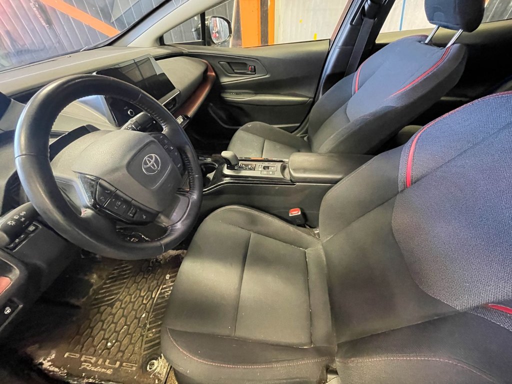 2023 Toyota Prius Prime in St-Jérôme, Quebec - 3 - w1024h768px