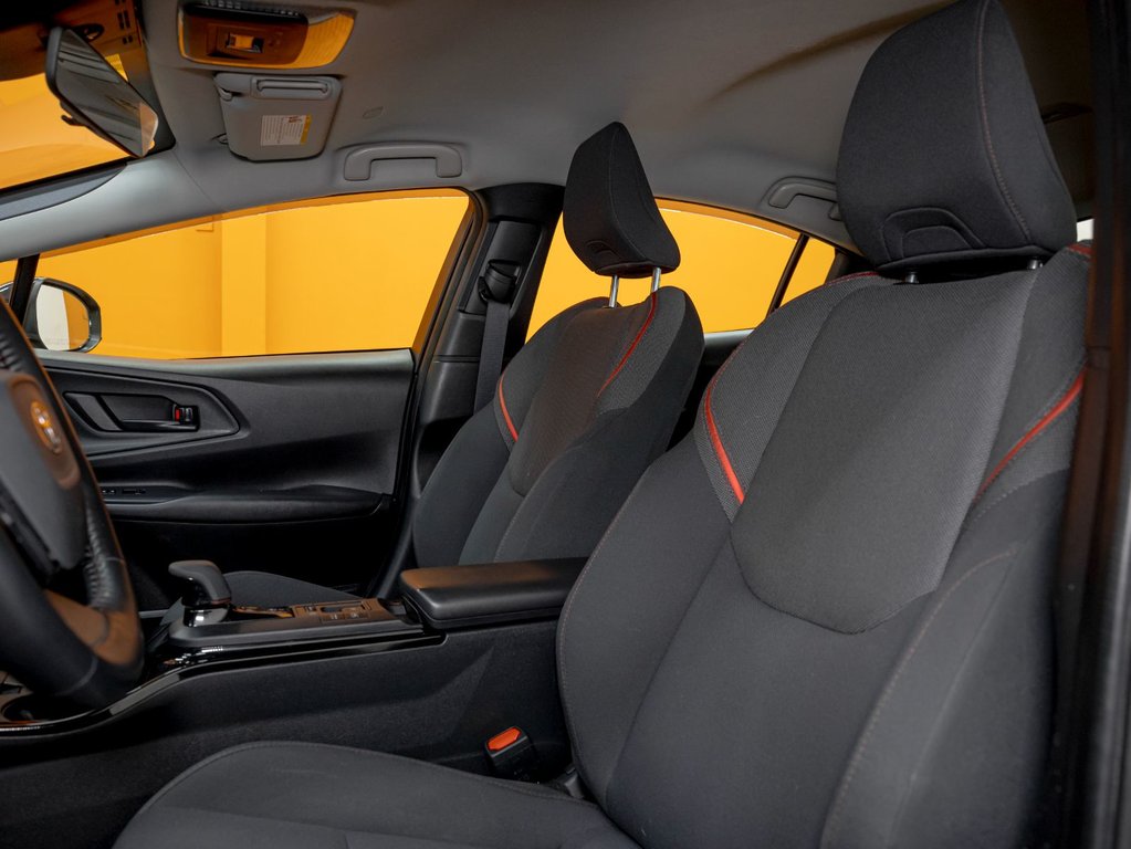 2023 Toyota Prius Prime in St-Jérôme, Quebec - 10 - w1024h768px