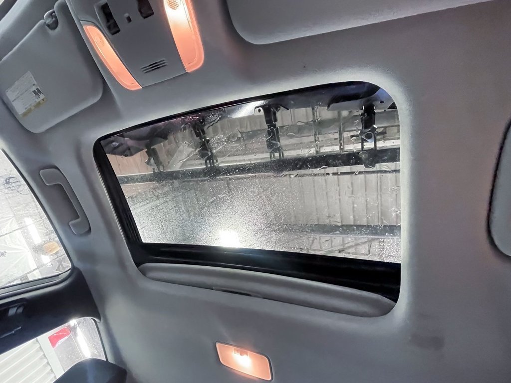 Toyota Prius  2017 à St-Jérôme, Québec - 3 - w1024h768px