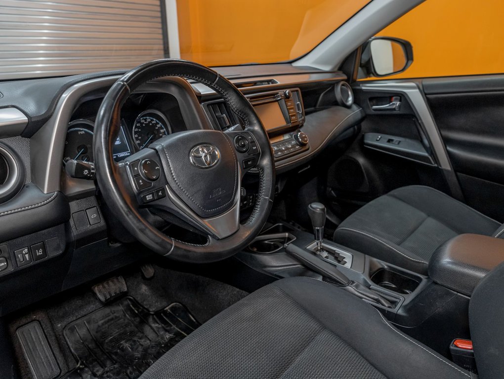 2017 Toyota RAV4 Hybrid in St-Jérôme, Quebec - 2 - w1024h768px
