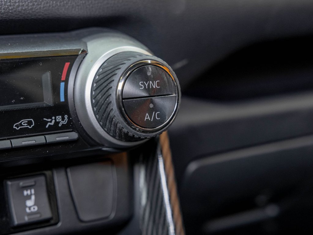 2025 Toyota RAV4 Plug-In Hybrid in St-Jérôme, Quebec - 21 - w1024h768px