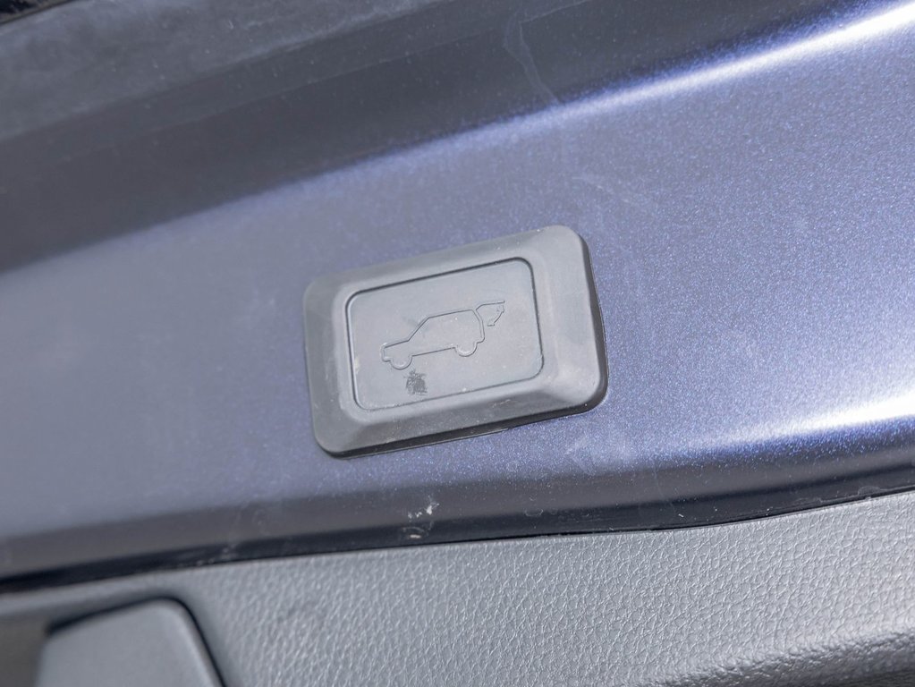 2025 Toyota RAV4 Plug-In Hybrid in St-Jérôme, Quebec - 33 - w1024h768px