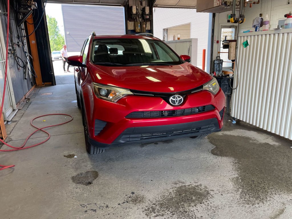 Toyota RAV4  2016 à St-Jérôme, Québec - 9 - w1024h768px