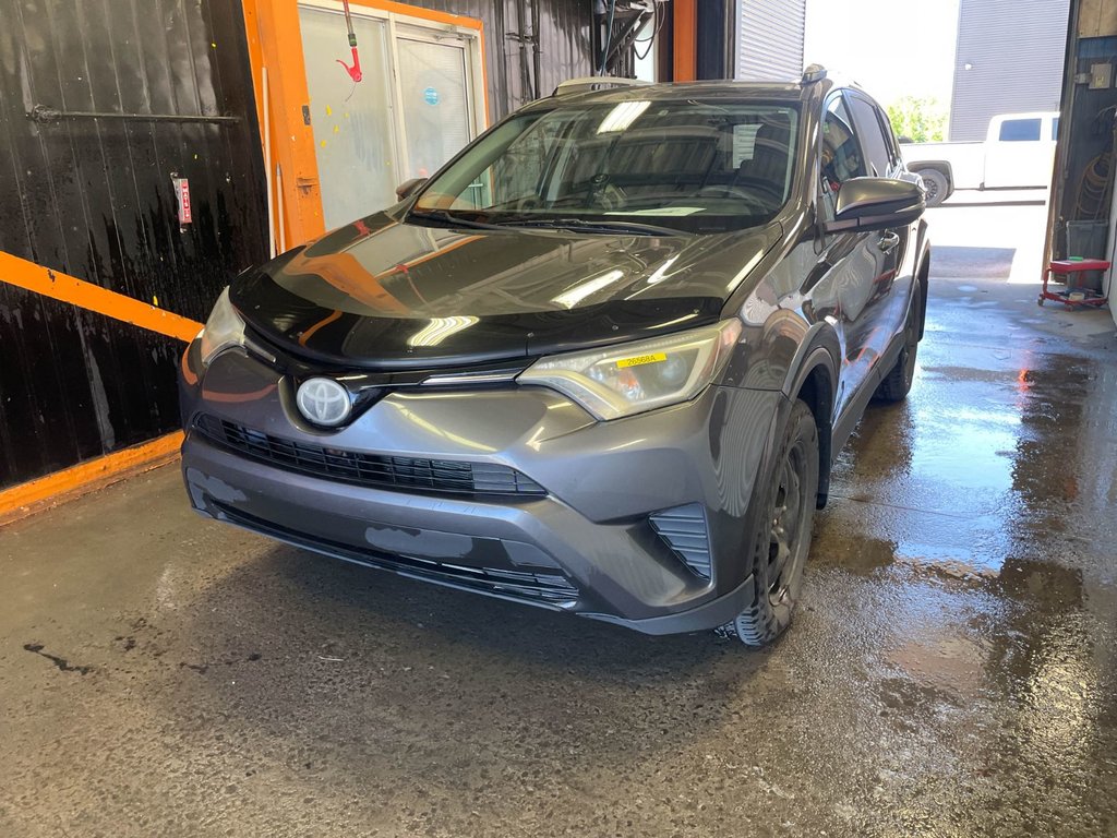 2017 Toyota RAV4 in St-Jérôme, Quebec - 1 - w1024h768px