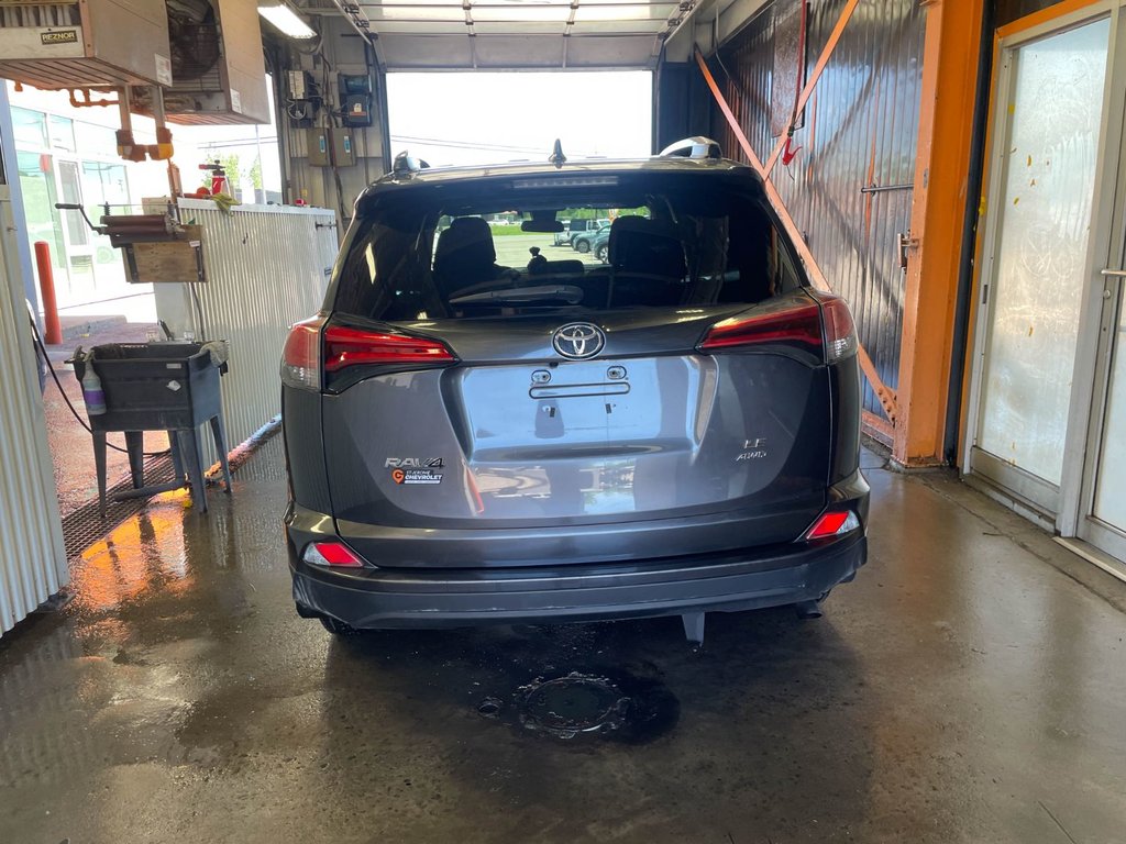 2017 Toyota RAV4 in St-Jérôme, Quebec - 6 - w1024h768px