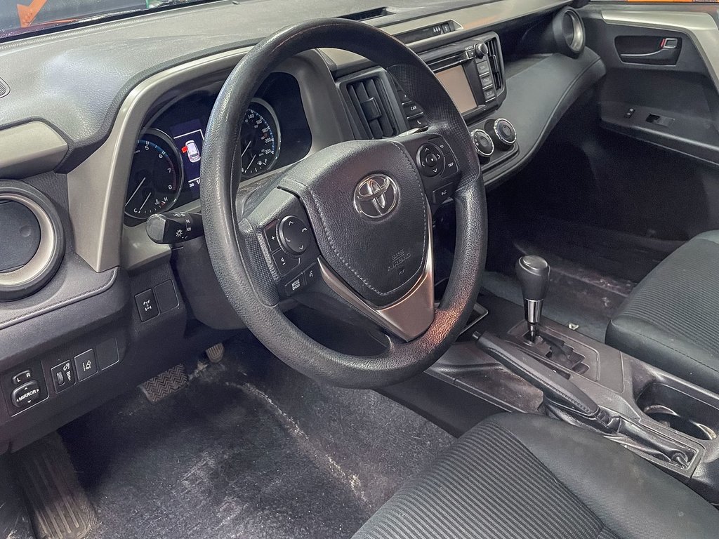 Toyota RAV4  2018 à St-Jérôme, Québec - 3 - w1024h768px