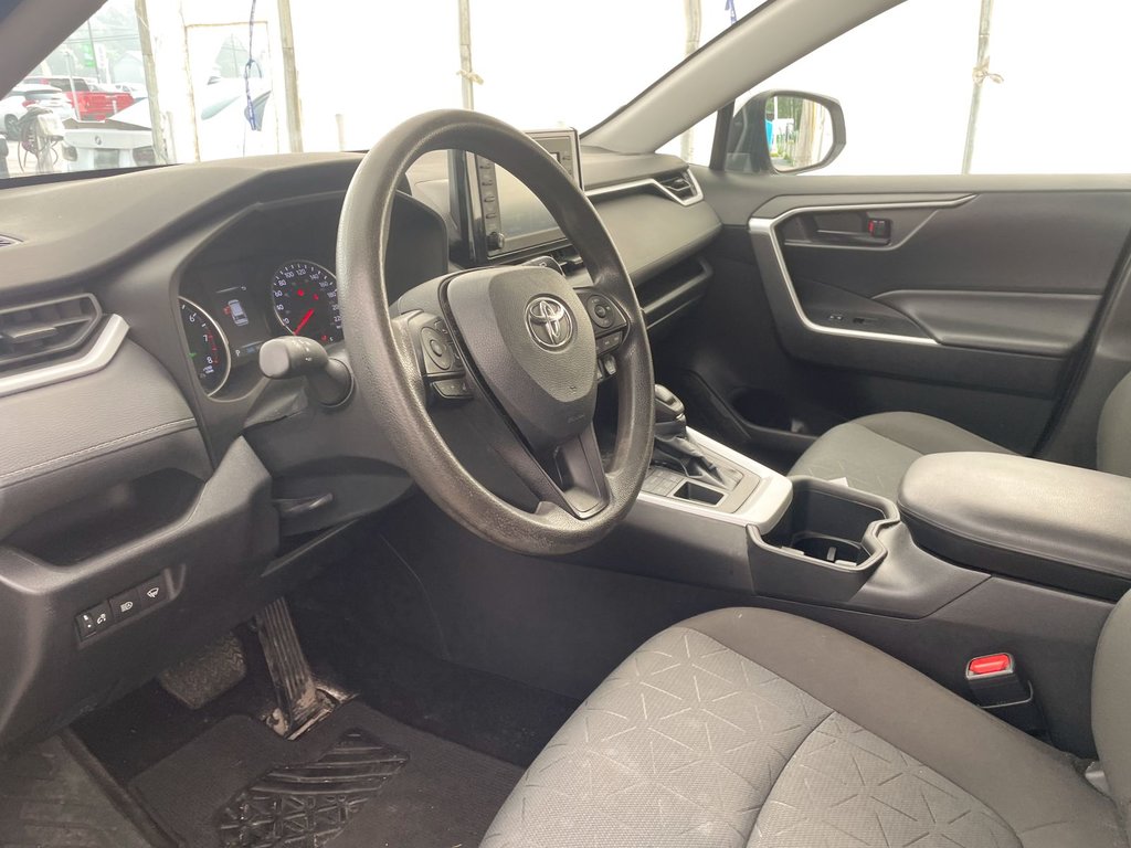 Toyota RAV4  2022 à St-Jérôme, Québec - 3 - w1024h768px