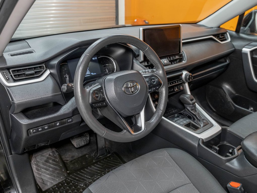 Toyota RAV4  2025 à St-Jérôme, Québec - 2 - w1024h768px