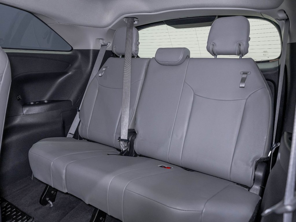 2025 Toyota Sienna in St-Jérôme, Quebec - 33 - w1024h768px