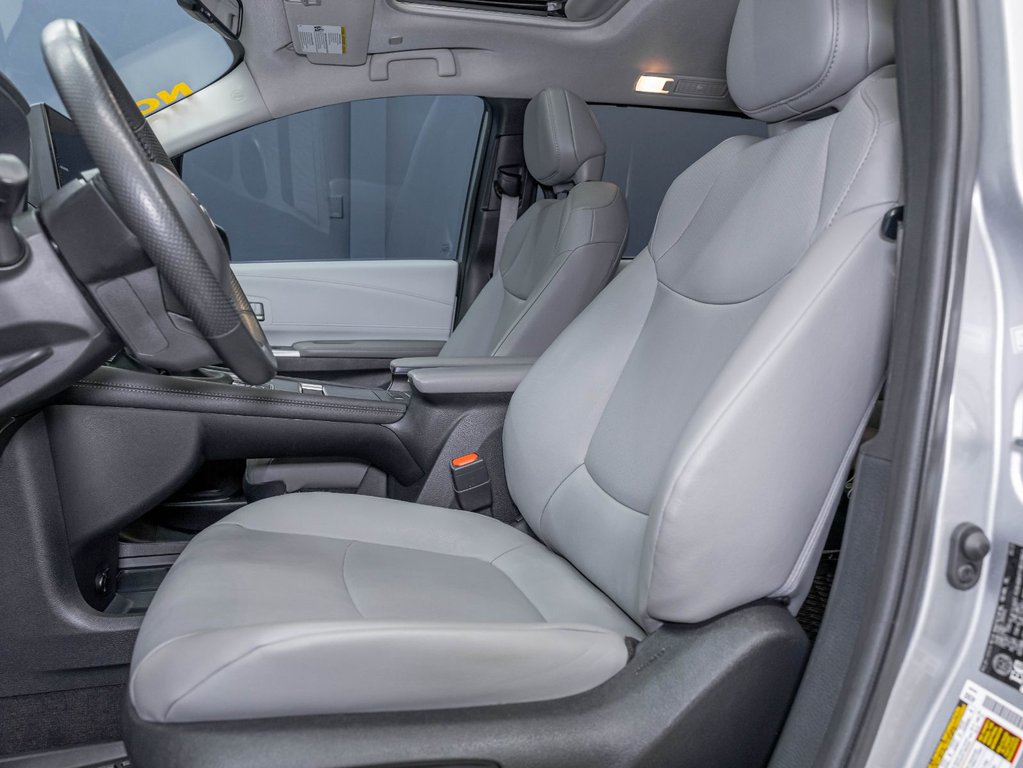 2025 Toyota Sienna in St-Jérôme, Quebec - 12 - w1024h768px