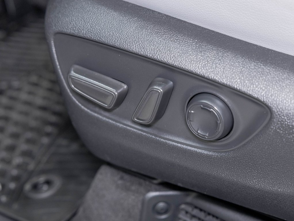 2025 Toyota Sienna in St-Jérôme, Quebec - 28 - w1024h768px