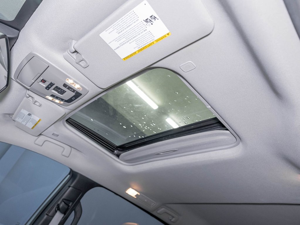 2025 Toyota Sienna in St-Jérôme, Quebec - 4 - w1024h768px
