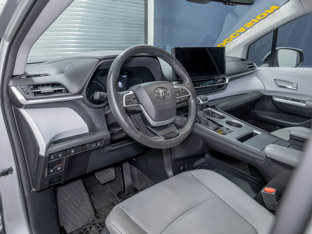 2025 Toyota Sienna in St-Jérôme, Quebec - 2 - w1024h768px
