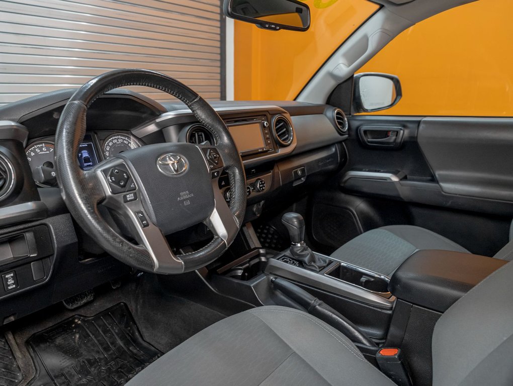 2016 Toyota Tacoma in St-Jérôme, Quebec - 2 - w1024h768px
