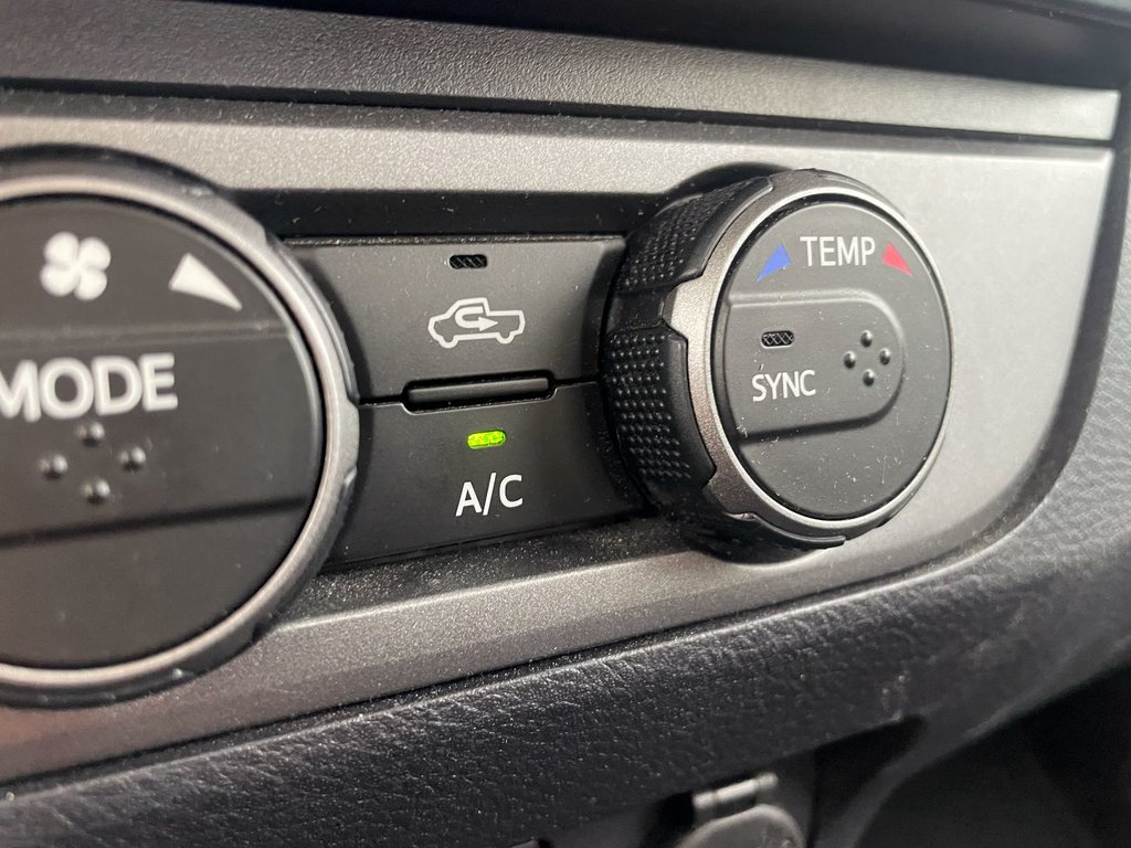 2021 Toyota Tacoma in St-Jérôme, Quebec - 13 - w1024h768px