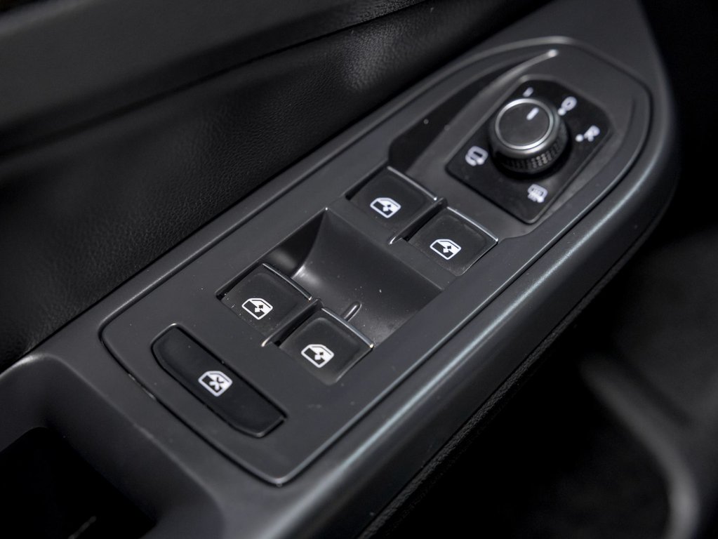 Volkswagen Golf R  2024 à St-Jérôme, Québec - 28 - w1024h768px