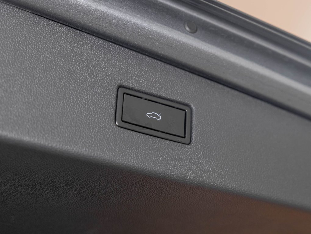 2020 Volkswagen Tiguan in St-Jérôme, Quebec - 34 - w1024h768px