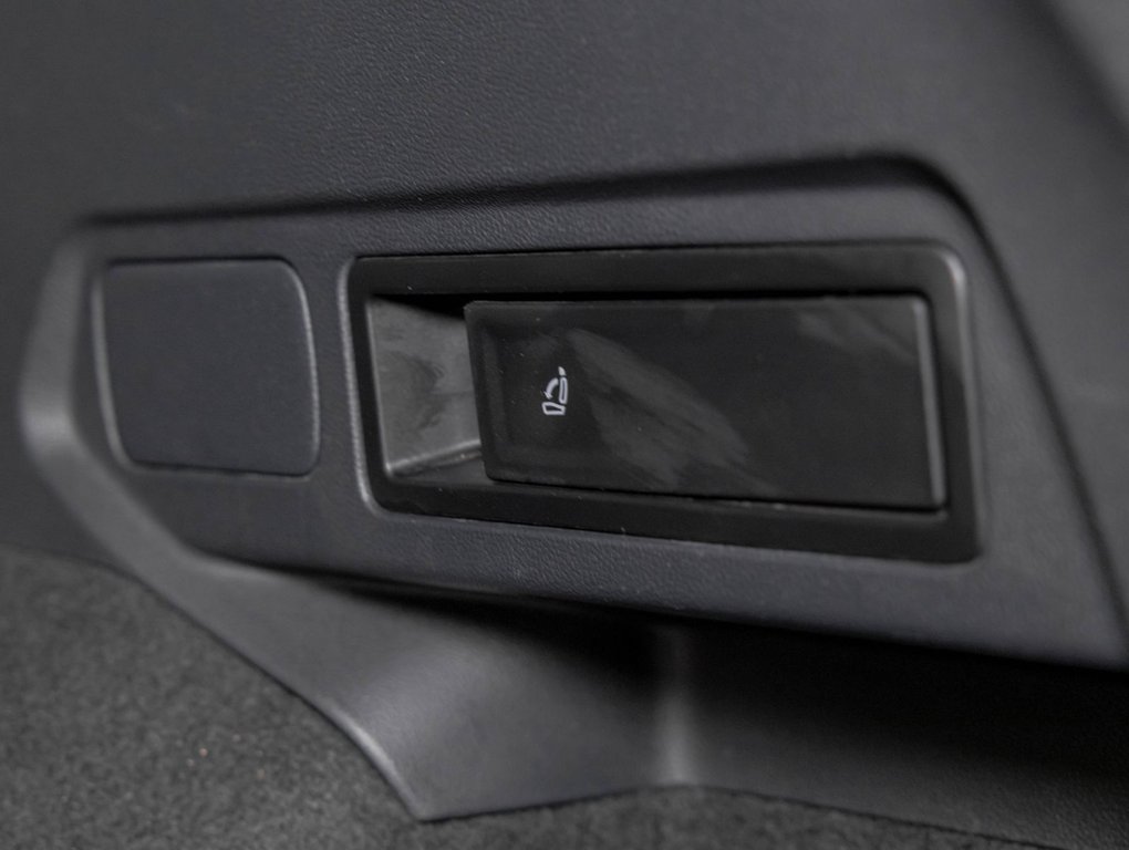 2020 Volkswagen Tiguan in St-Jérôme, Quebec - 35 - w1024h768px