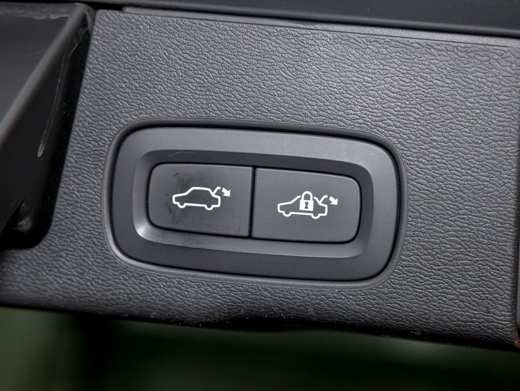 2020 Volvo XC60 in St-Jérôme, Quebec - 32 - w1024h768px