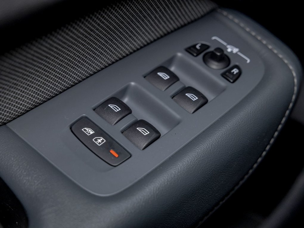 2020 Volvo XC60 in St-Jérôme, Quebec - 25 - w1024h768px