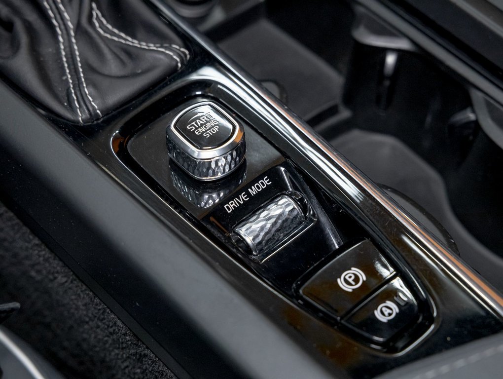 2020 Volvo XC60 in St-Jérôme, Quebec - 26 - w1024h768px
