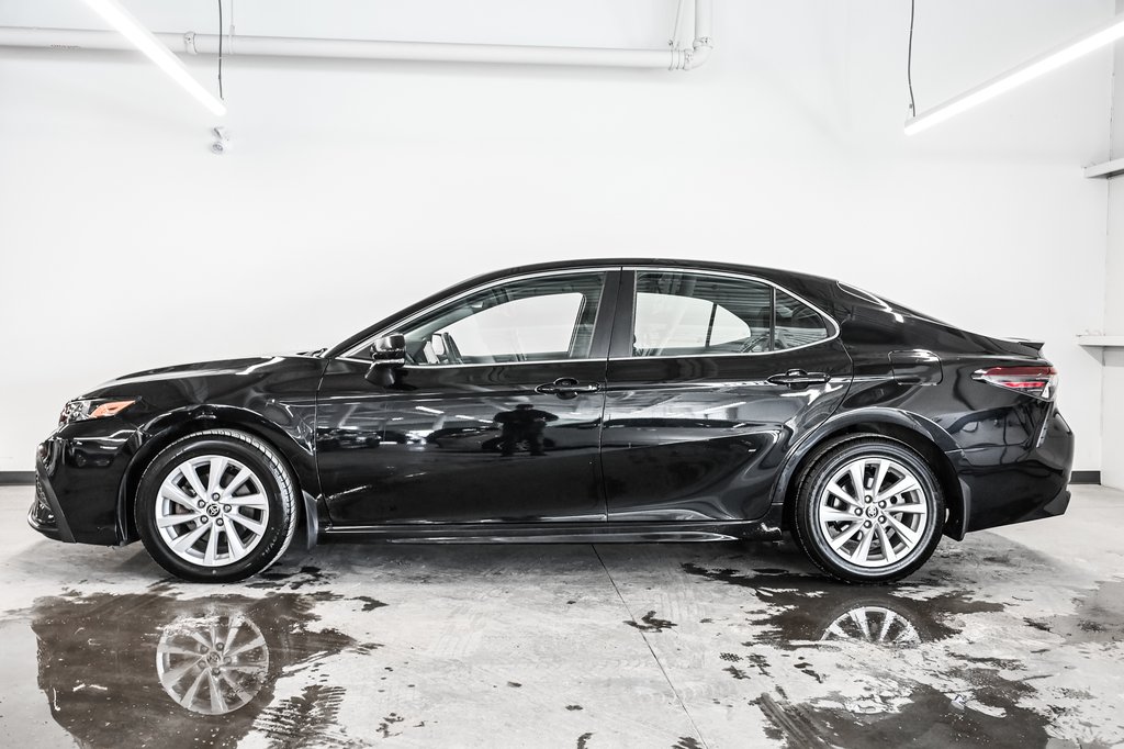 Toyota Camry SE 2021-3