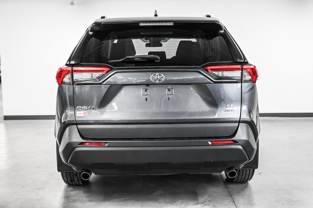 Toyota RAV4 LE 2021-4