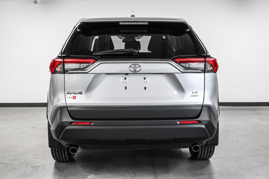 Toyota RAV4 LE 2023-4