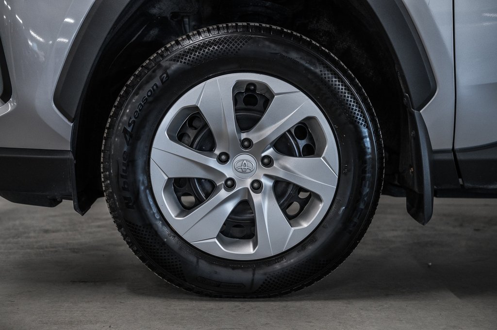 Toyota RAV4 LE 2023-3