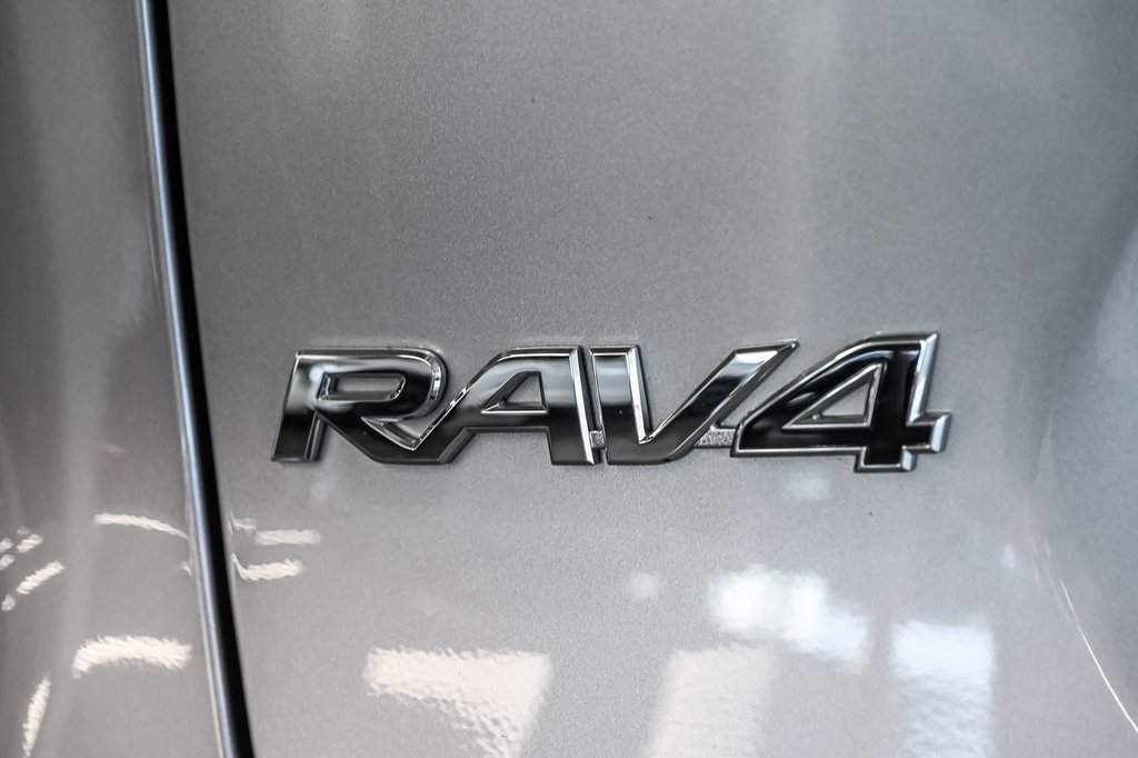 Toyota RAV4 LE 2023-6